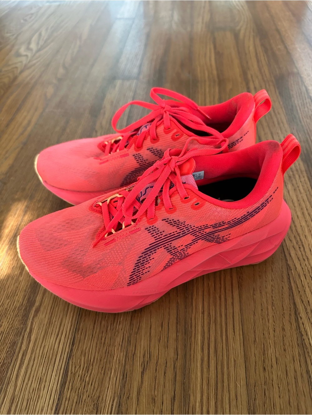 ASICS Novablast 5 Women's Running Shoes in Flash Red/Edo Purple - Size 7 (US)